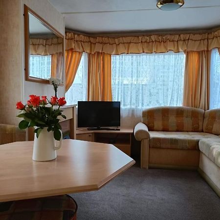 Apartamento Rhosfeillion Static Caravan Llangefni Exterior foto
